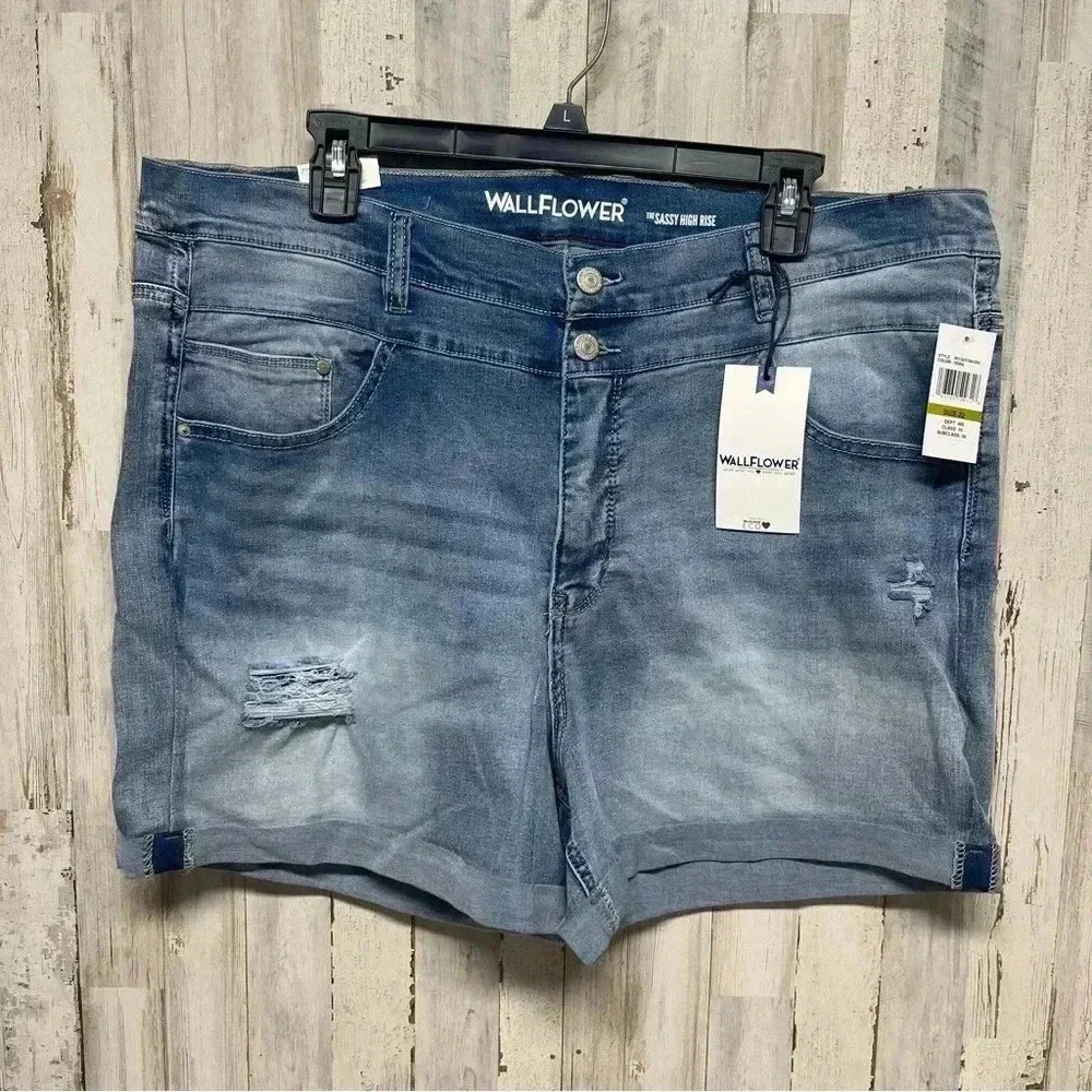 Wallflower Jean Shorts Sassy High Rise Shorty Shorts Size 22 NWT
A2